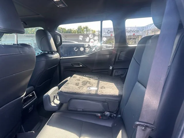 Used 2024  Lexus 550 Premium+ image 9