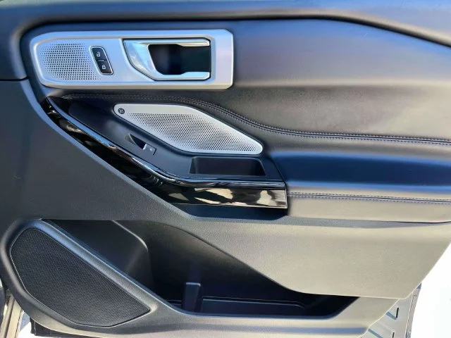 Used 2022 Blue Metallic Ford Platinum image 24