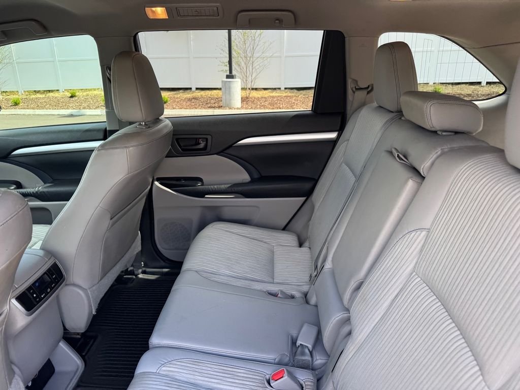 Used 2014 Silver Toyota LE Plus V6 image 8