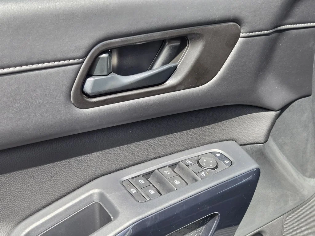 2026 Nissan Pathfinder SV - Photo 21