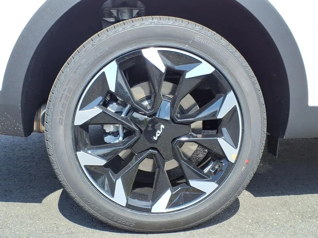 New 2026 White Kia EX image 6
