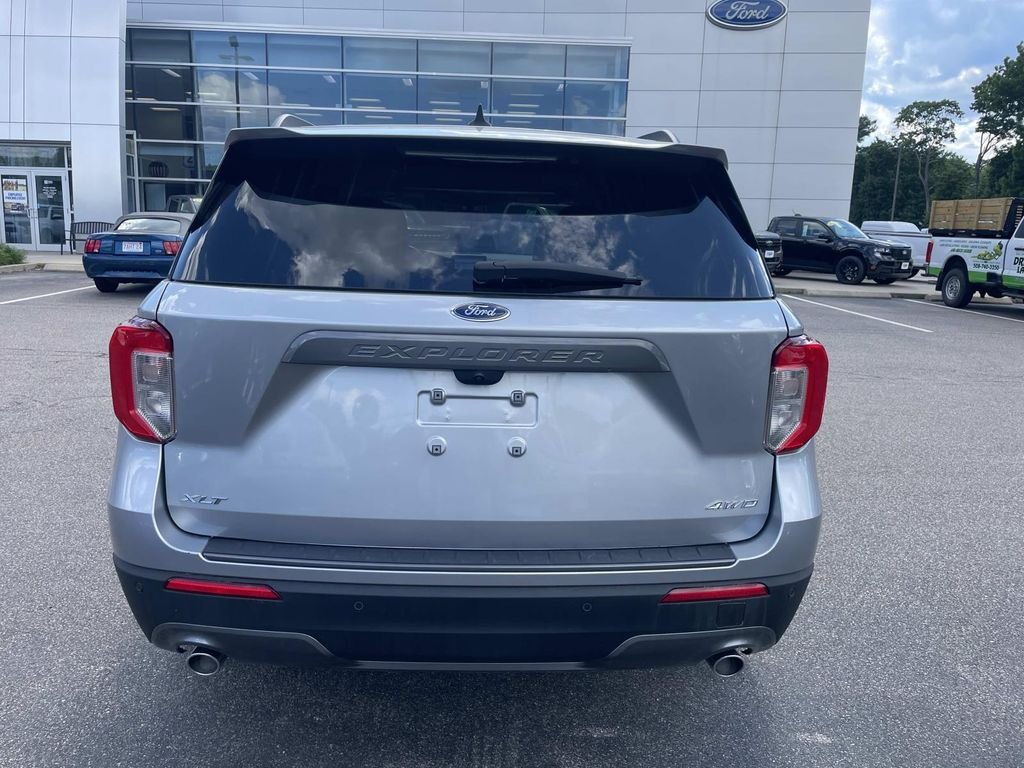 Used 2023 Silver Ford XLT image 4