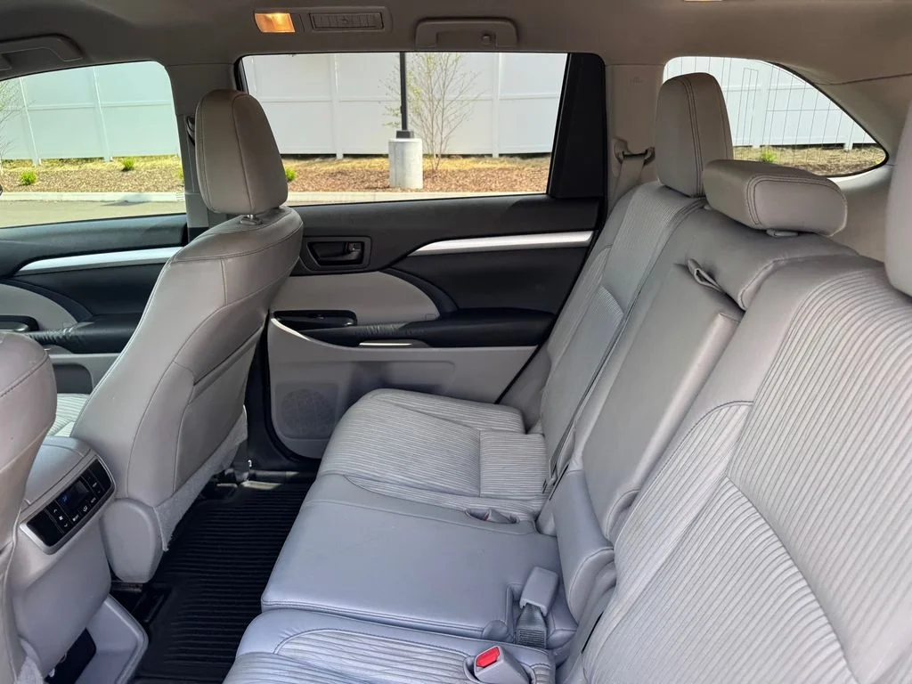 Used 2014 Silver Toyota LE Plus V6 image 8