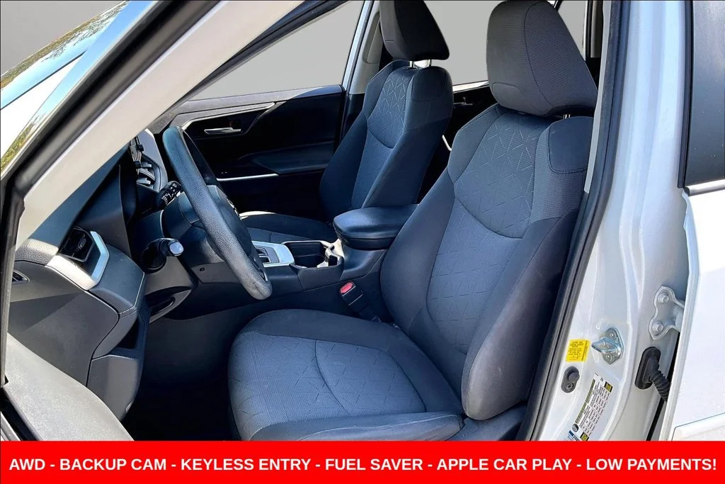 Used 2020 White Toyota XLE image 23
