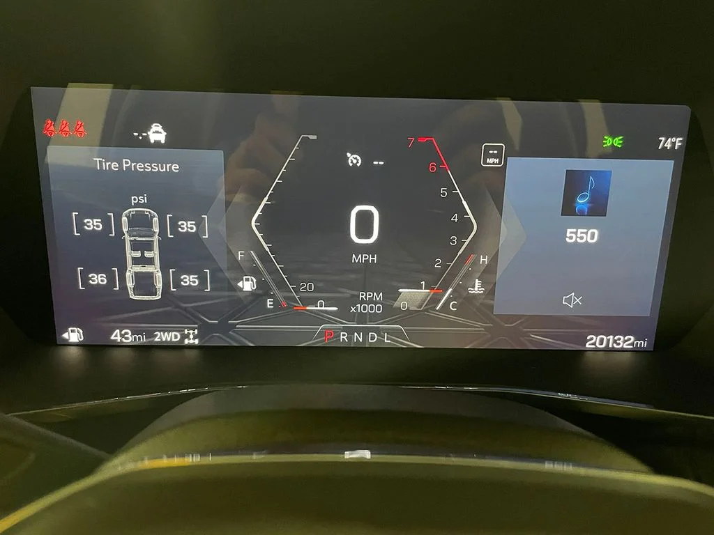 Used 2024 White GMC Elevation image 5