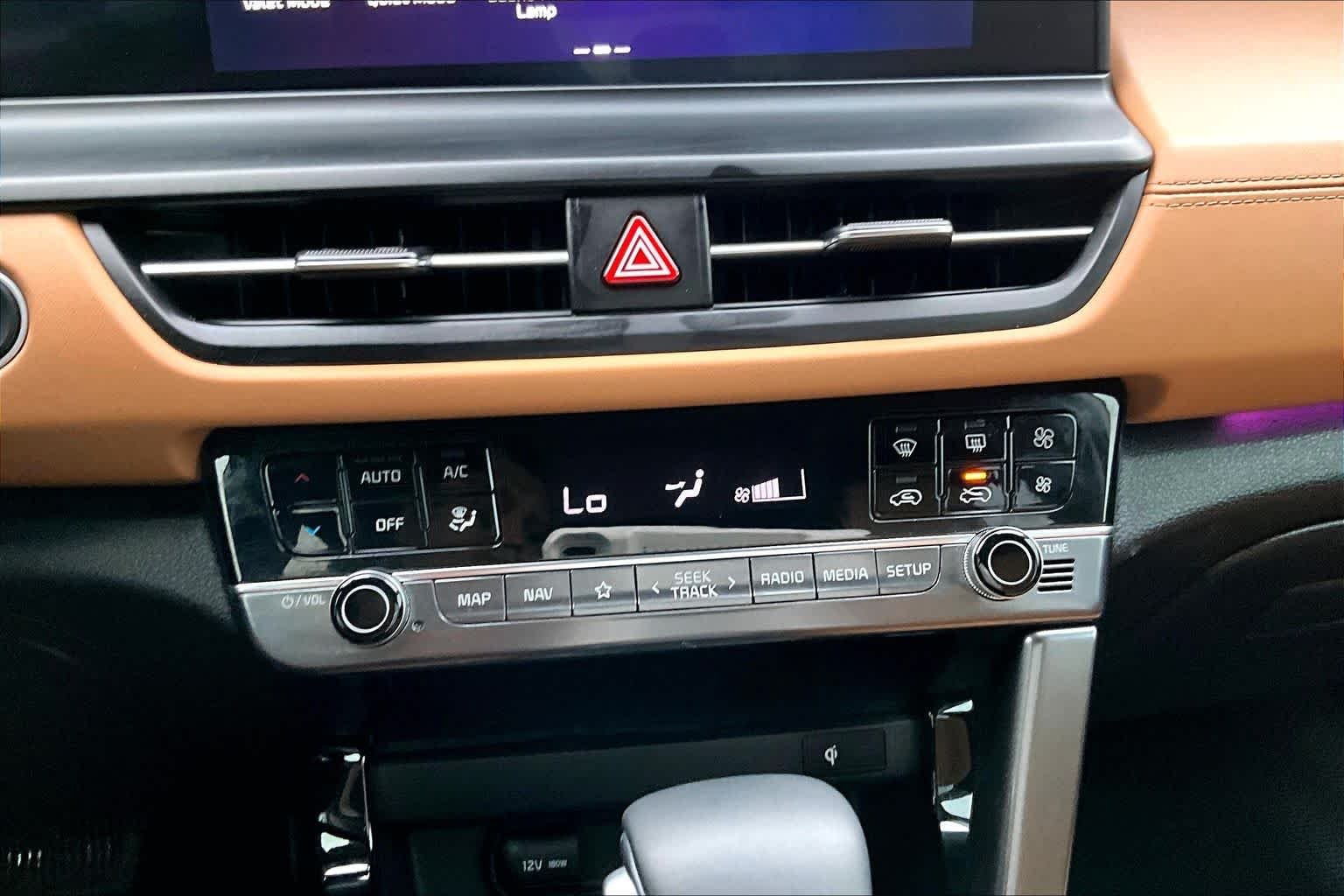 New 2024 Snow White Pearl Kia SX image 32
