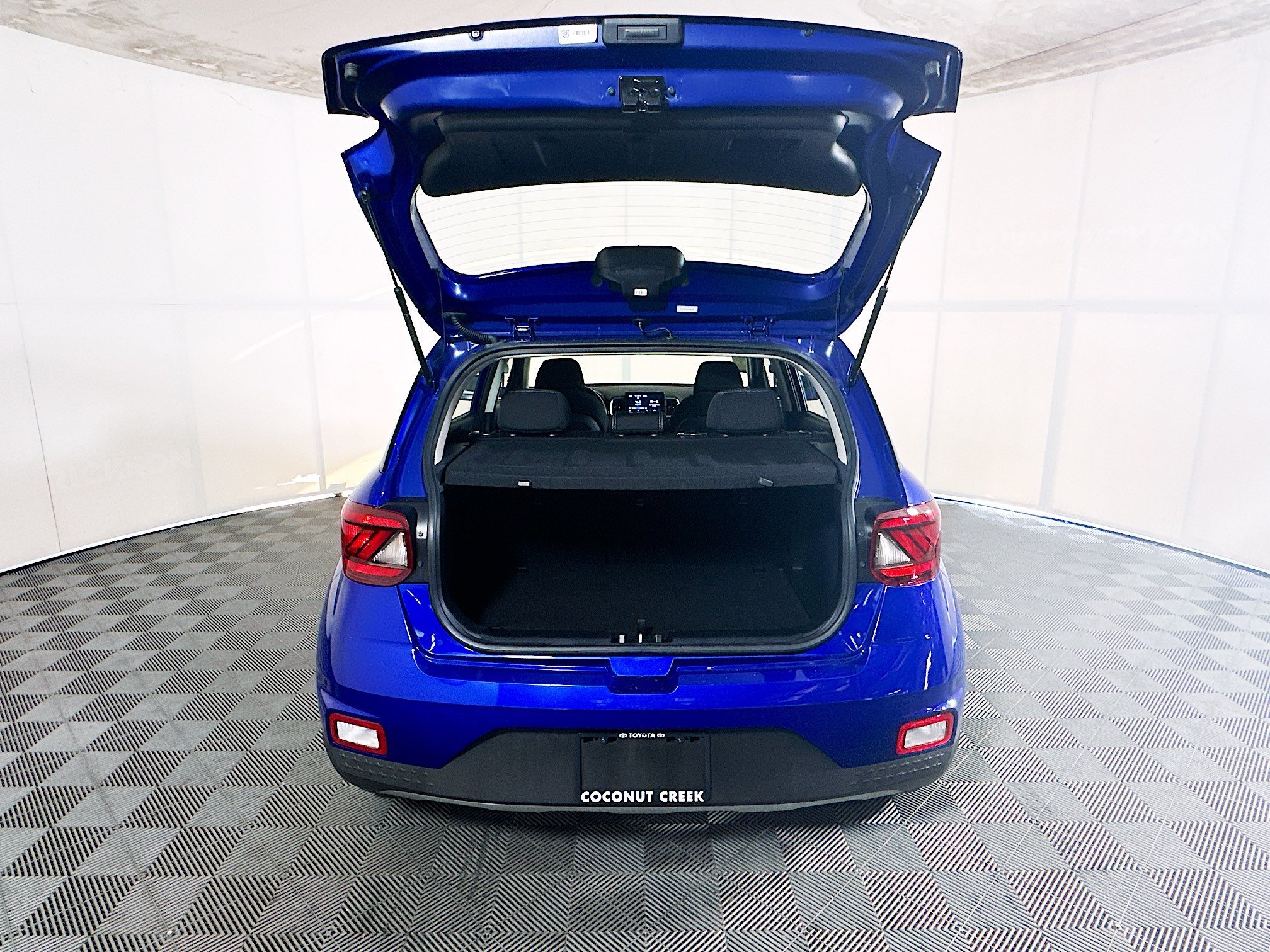 Used 2025 Intense Blue Hyundai SEL image 31