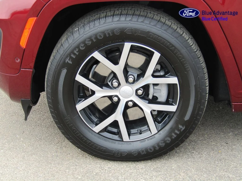 Certified Used 2022 Velvet Red Pearlcoat Jeep Overland image 4