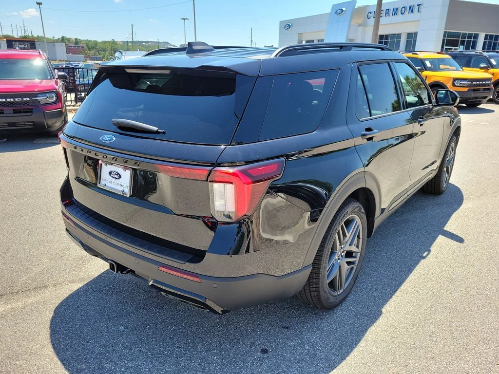 New 2026 Agate Black Metallic Ford ST-Line image 5