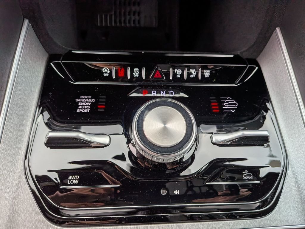 New 2026 Silver-Zynith Exterior Paint Jeep Upland image 33