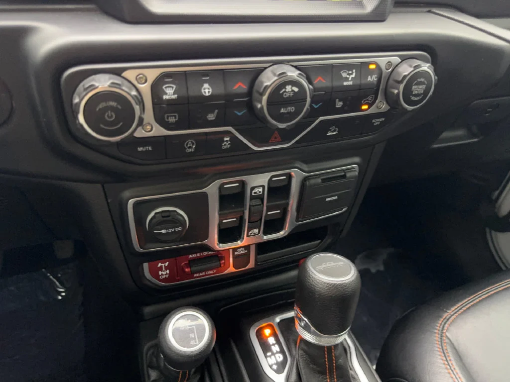 Used 2023 White Jeep Mojave image 69