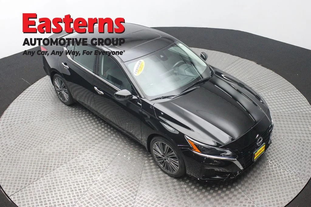 Used 2023 Black Nissan 2.5 SL image 3