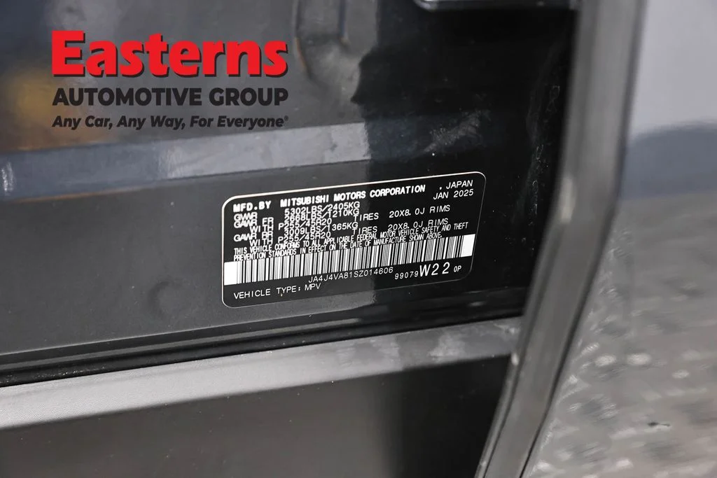 Used 2025 Gray Mitsubishi SE image 31