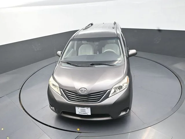 Used 2013 Gray Toyota LE image 13