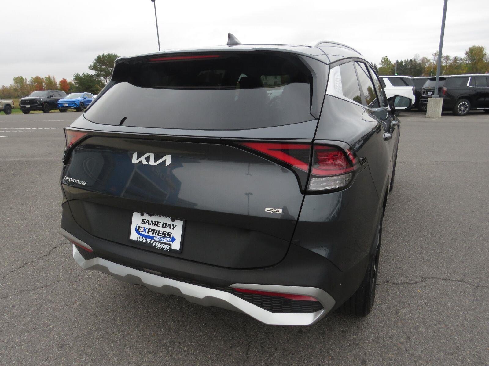 Used 2024 Gravity Gray Kia EX image 8