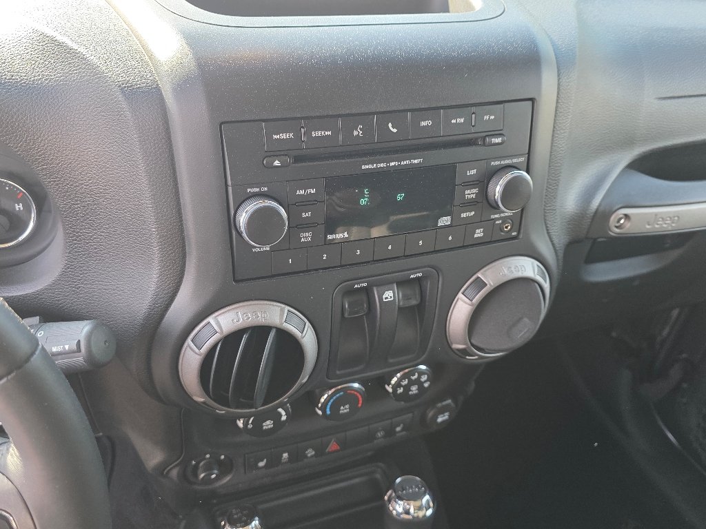 Used 2016 Granite Crystal Metallic Clear Coat Jeep Sport image 3