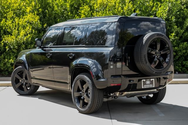 New 2026 Santorini Black Land Rover X-Dynamic SE image 13