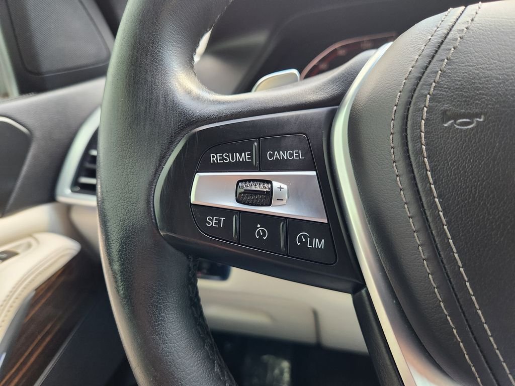 Used 2019 White Metallic BMW xDrive40i image 28
