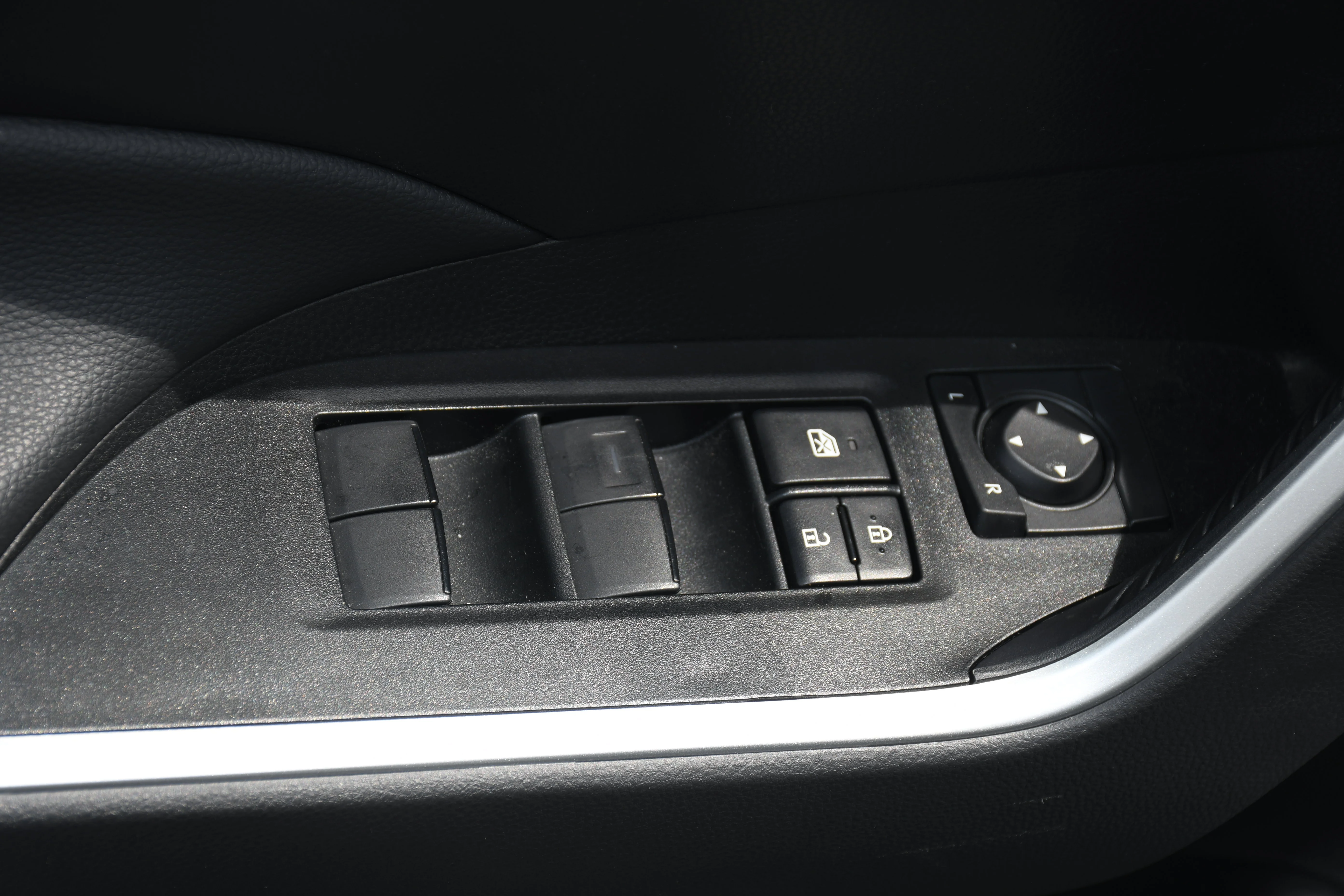 Certified Used 2025 White Toyota LE image 10