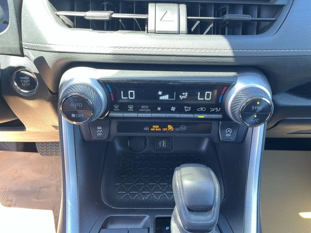 2025 Toyota RAV4 XLE - Photo 18