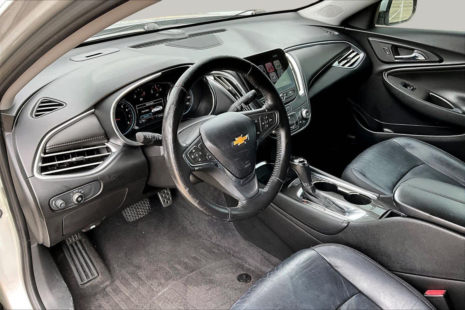 Used 2017 Silver Ice Metallic Chevrolet LT image 18