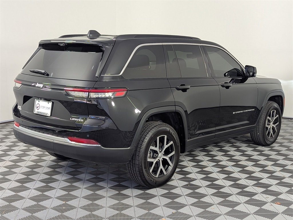 2025 Jeep Grand Cherokee Limited photo 2