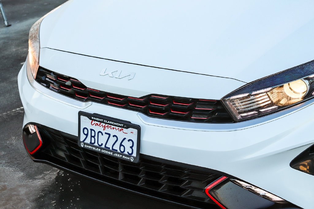 Used 2022 Snow White Pearl Kia GT-Line image 6