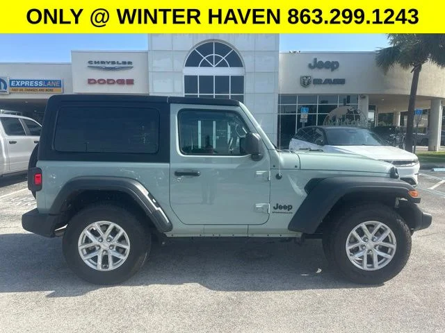 Used 2023  Jeep Sport S image 6