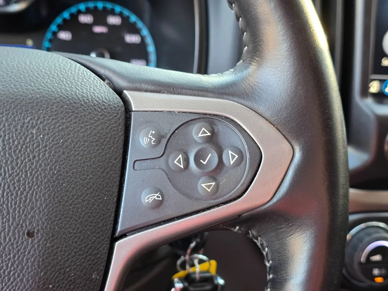 Used 2022 Summit White Chevrolet Z71 image 20