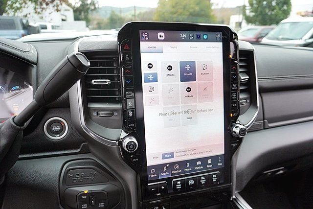 New 2026 Bright White Clear-Coat Exterior Paint RAM Laramie image 31