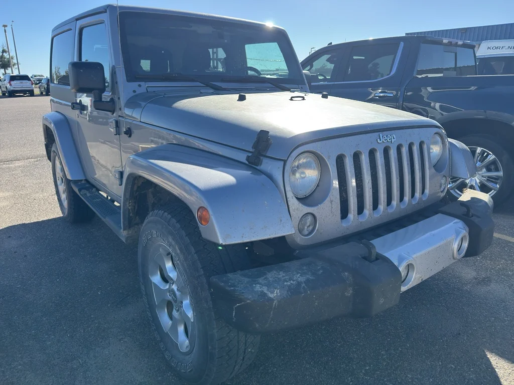 Used 2014 Billet Metallic Clearcoat Jeep Sahara image 4