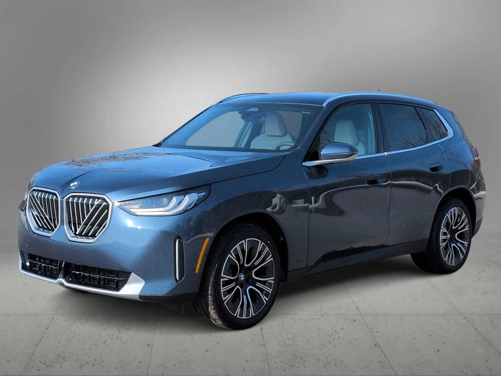 New 2026 Arctic Race Blue metallic BMW 30 xDrive image 4