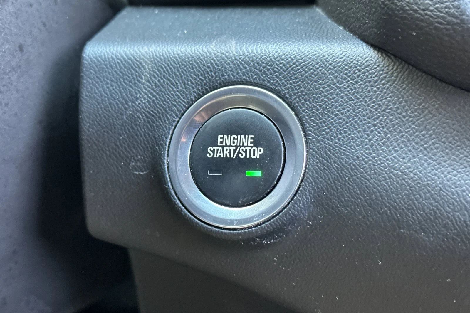 Used 2024 White GMC SLE image 22
