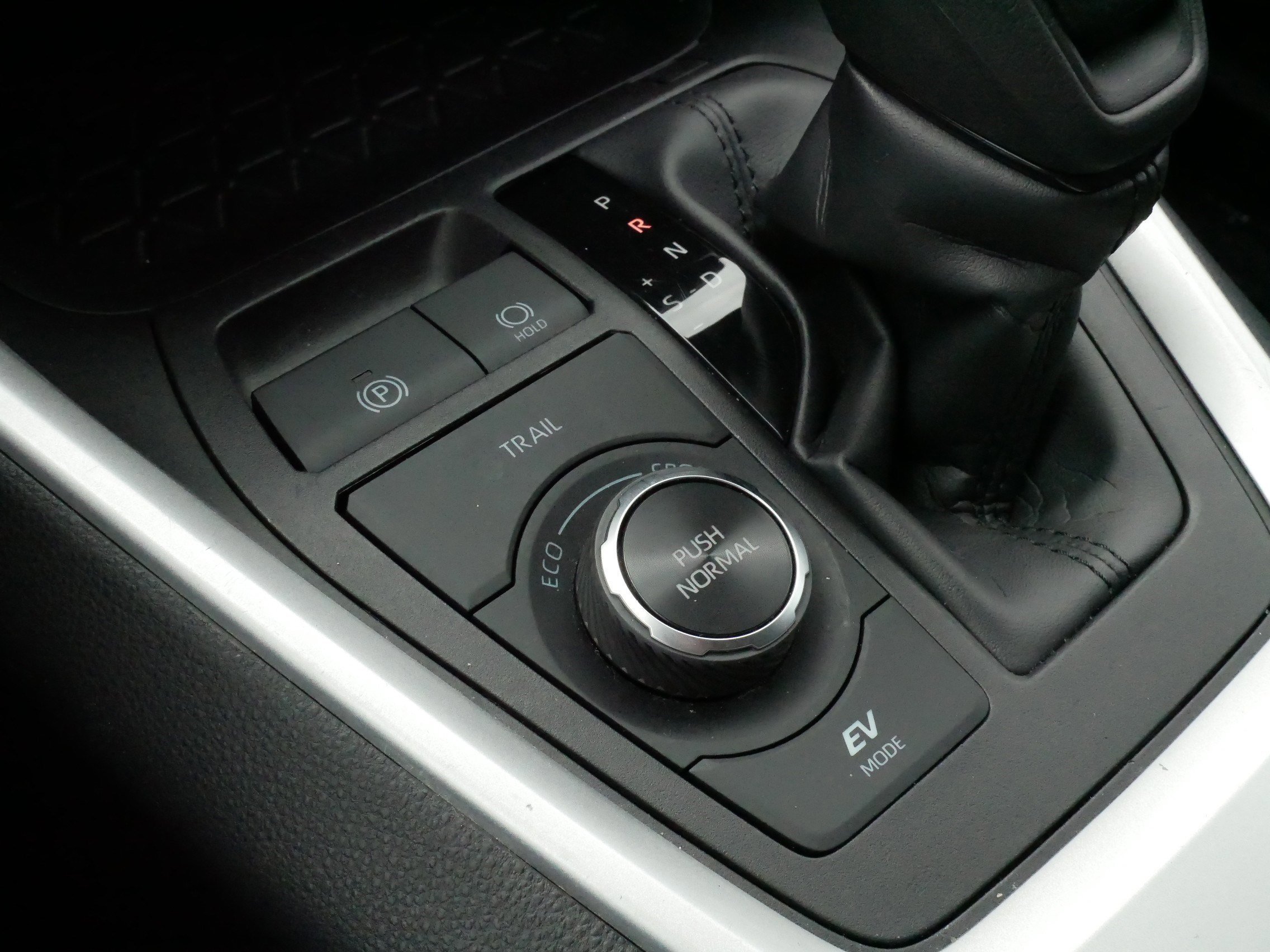 2025 Toyota RAV4 LE - Photo 27