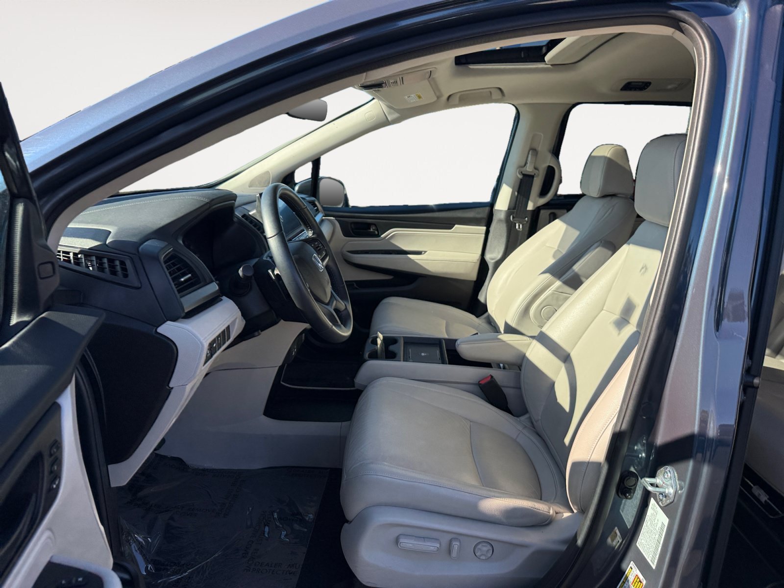 Used 2025 Solar Silver Metallic Honda EX-L image 10