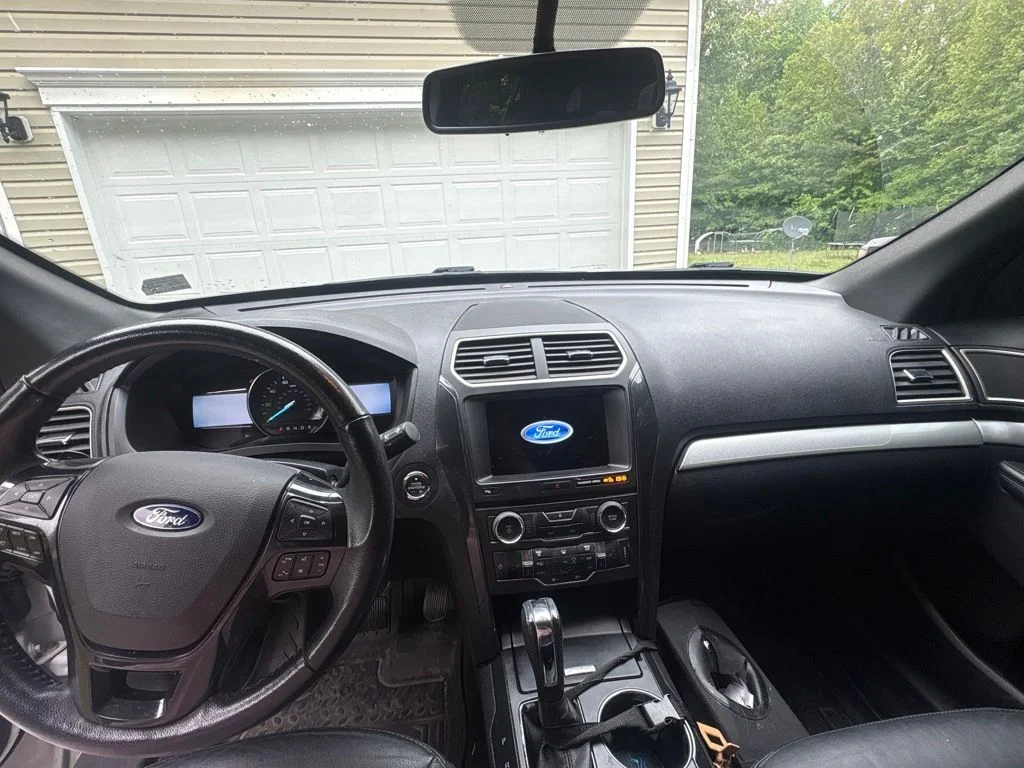 Used 2017 White Ford XLT image 3