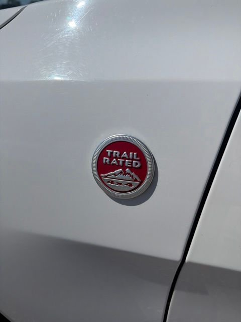 Used 2021 White Jeep Trailhawk image 11