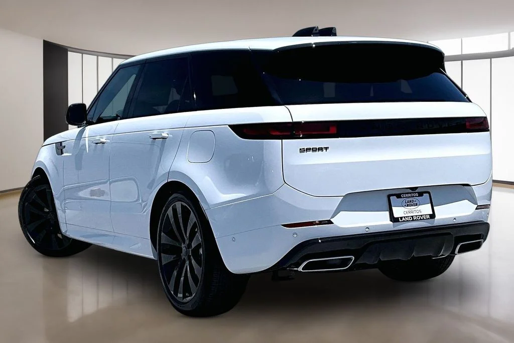 New 2026 White Land Rover Dynamic SE image 3