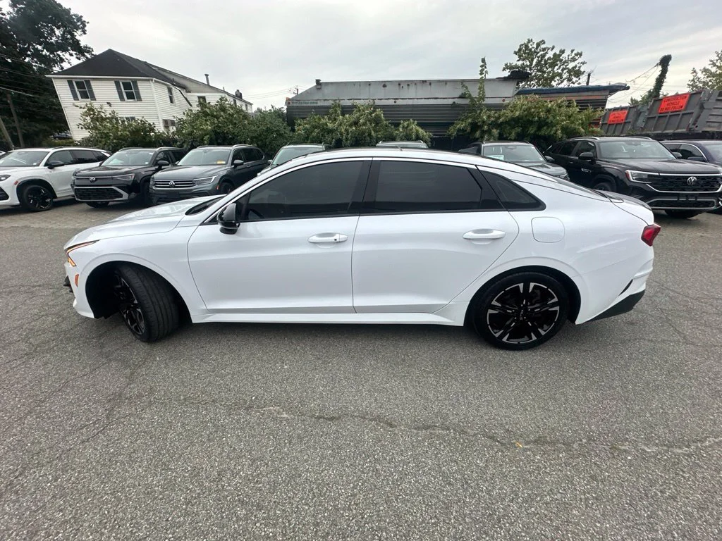 Used 2023 White Kia GT-Line image 3
