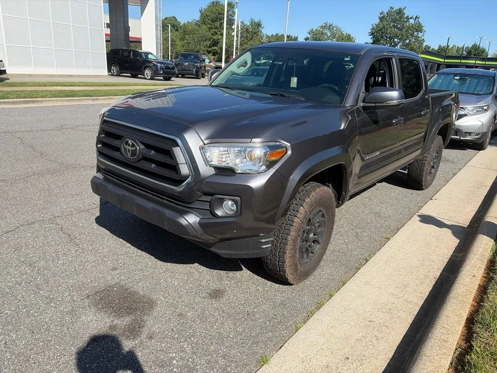 Used 2022 Gray Toyota SR5 image 7