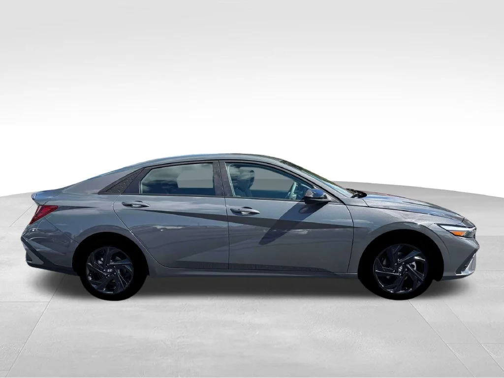Used 2026 Gray Hyundai SEL Sport image 10