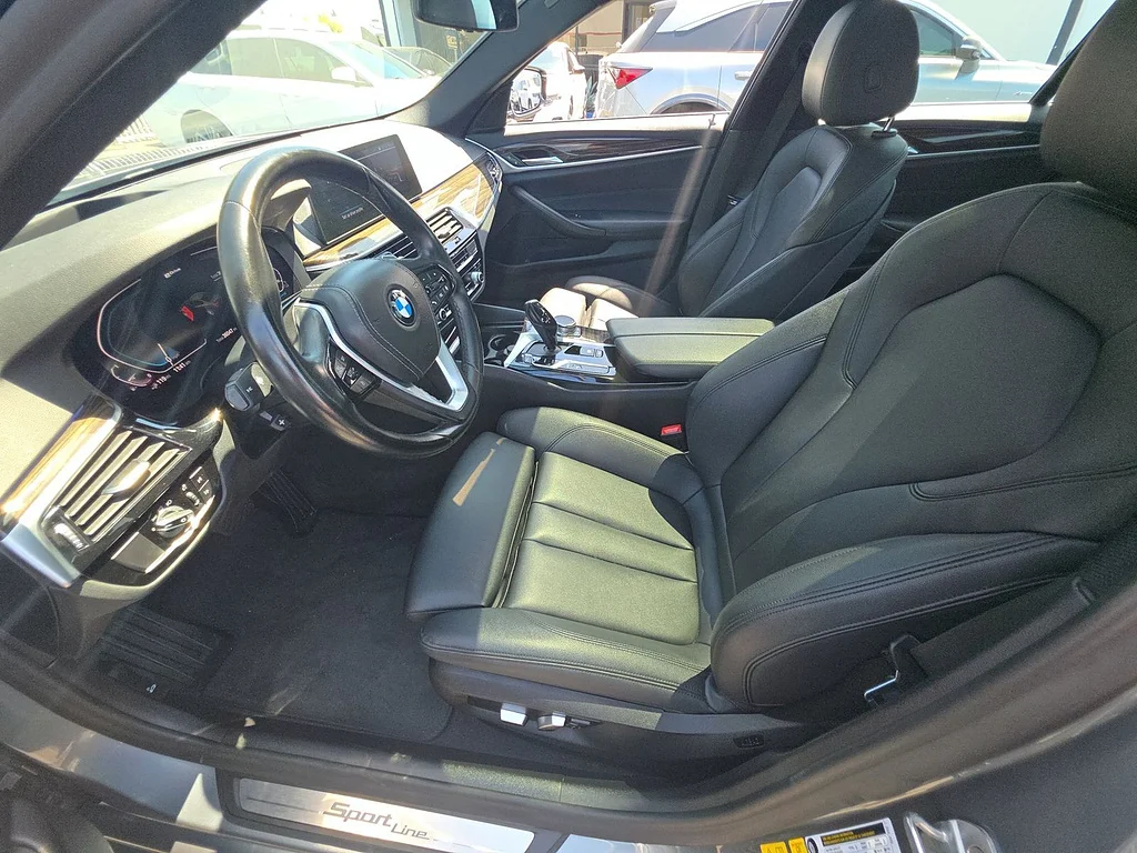 Used 2020 Bluestone Metallic BMW 530e iPerformance image 5