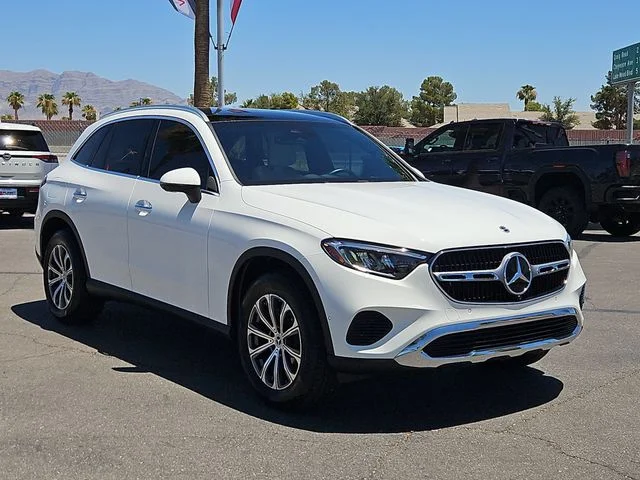 Used 2024  Mercedes-Benz GLC 300 image 5