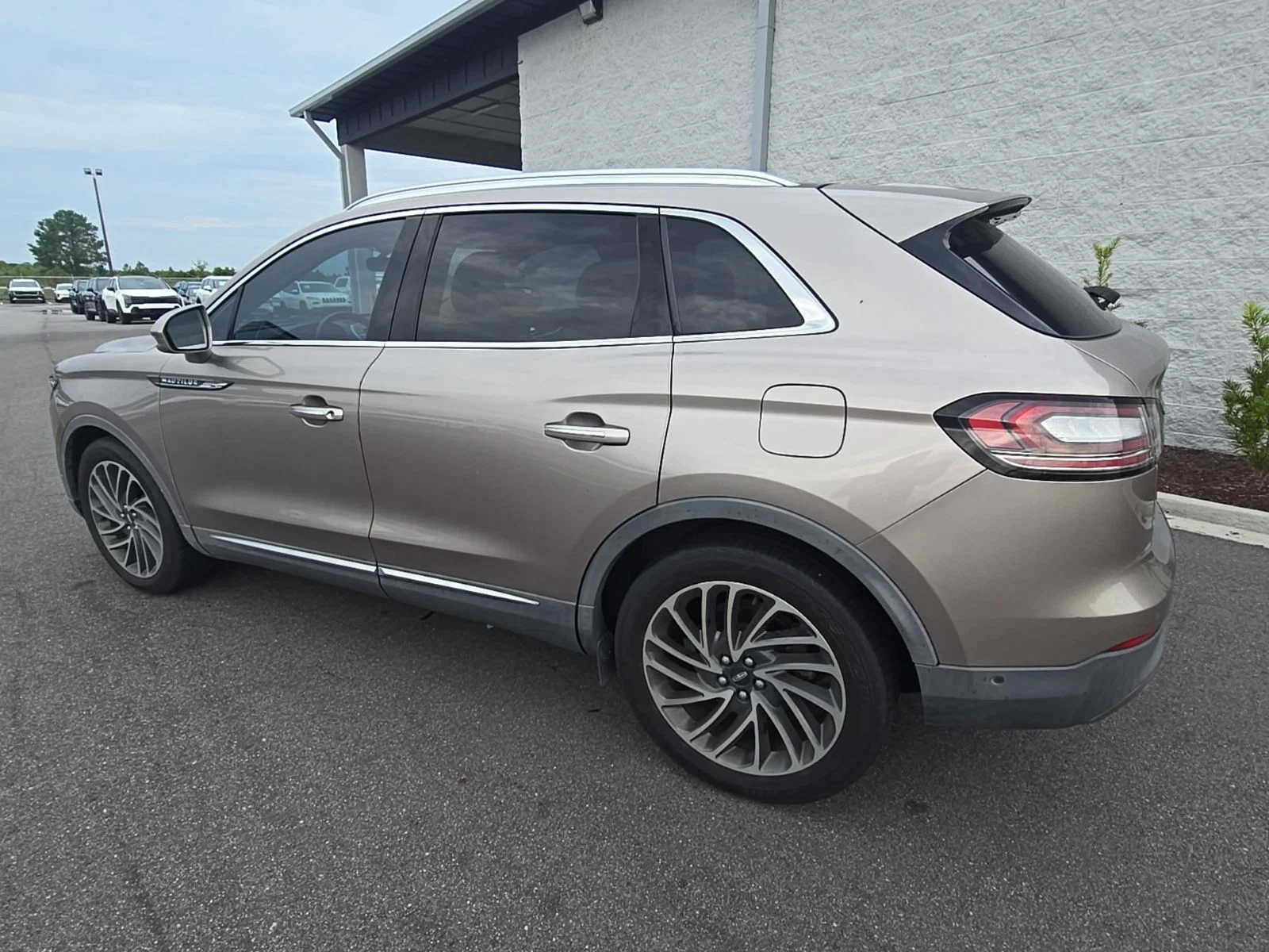 Used 2019 Iced Mocha Premium Colorant Lincoln Reserve image 6