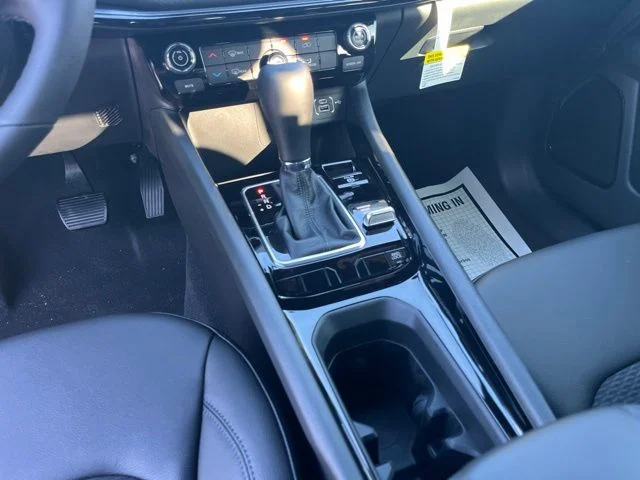 New 2026 Bright White Clearcoat Jeep Latitude image 13