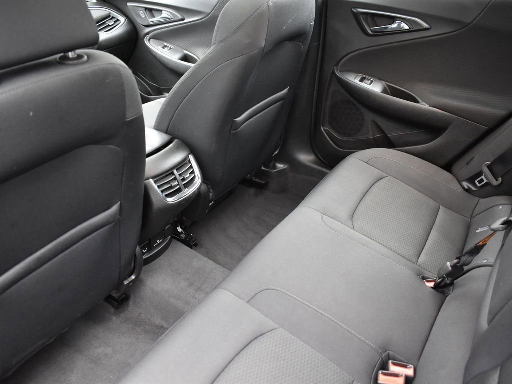 2017 CHEVROLET MALIBU - Image 24