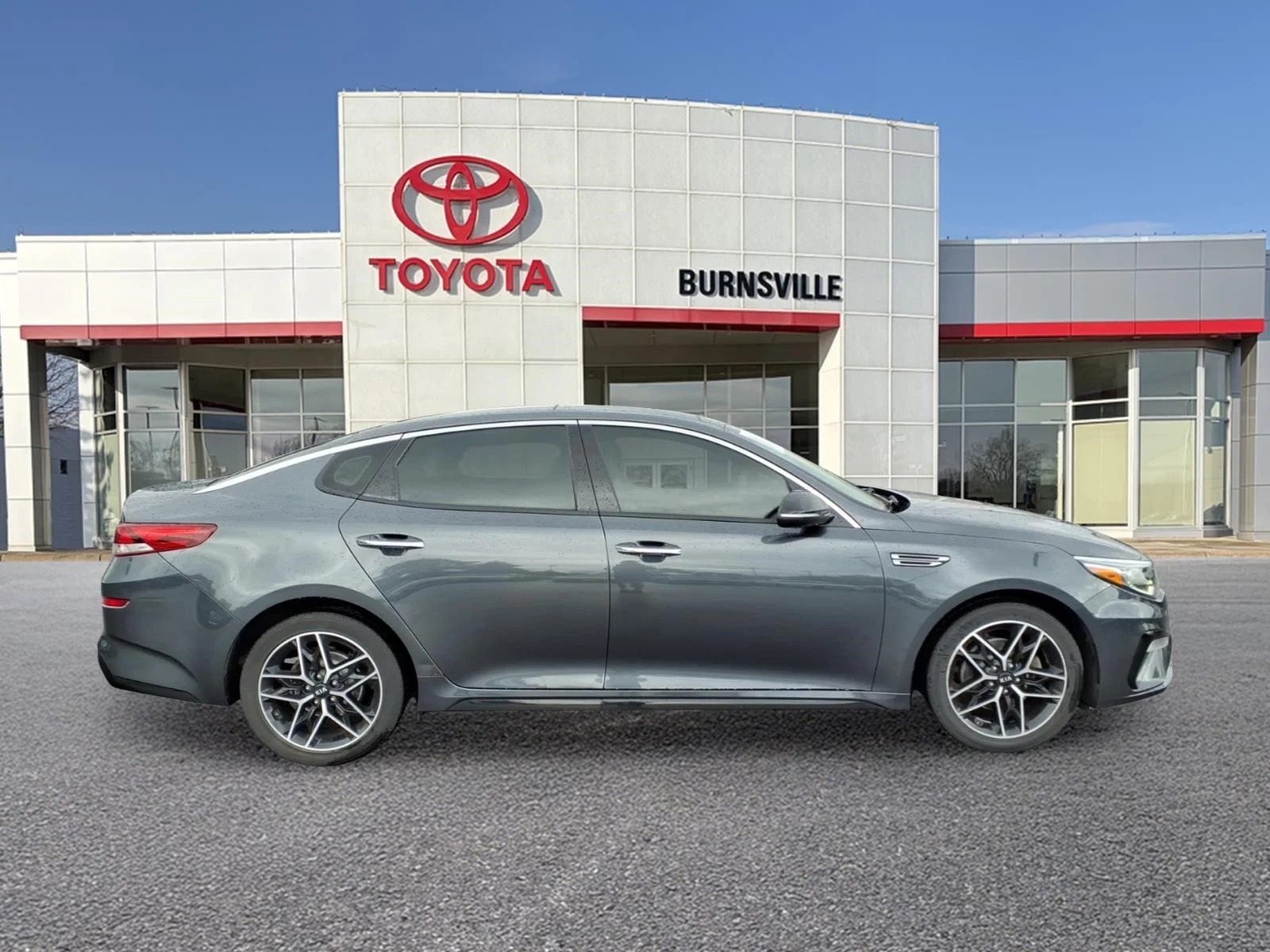 Used 2020 Kia Optima SE with VIN 5XXGT4L38LG433183 for sale in Burnsville, Minnesota