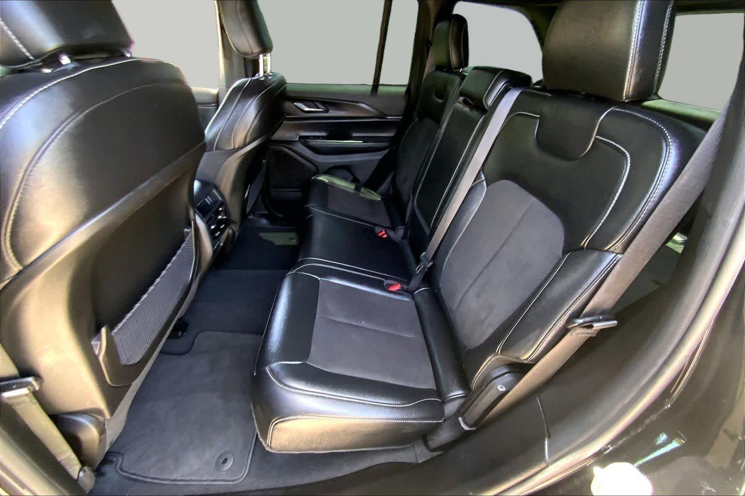 Used 2024 Diamond Black Crystal Pearlcoat Jeep Altitude X image 21