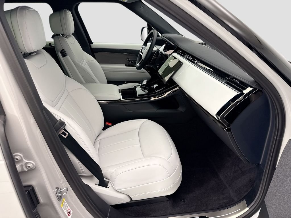 New 2026 Borasco Grey Land Rover SE image 19