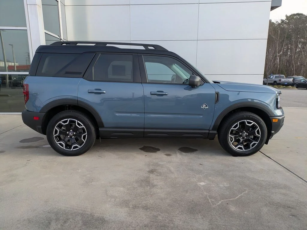 New 2025 Azure Gray Metallic Tri-Coat Ford Outer Banks image 3